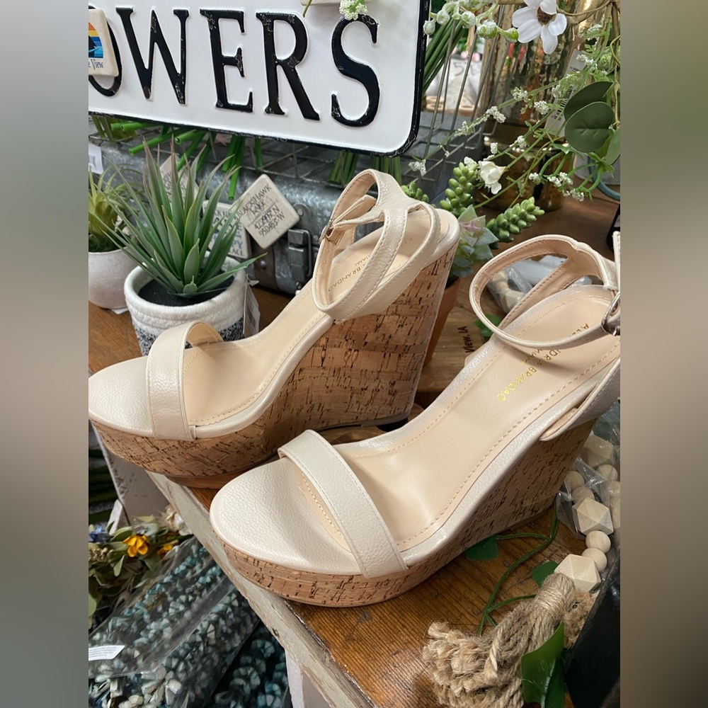 Amora Nude Wedge